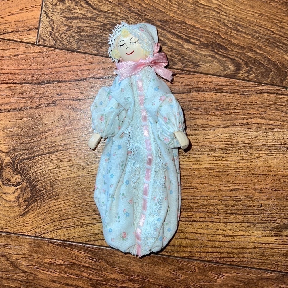 𝅺vintage Clothespin Doll